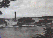 1905,  Ninety years later, today's site of our busy Federal Marina.  From the left is Blinkbonnie boathouse, pumphouse, 1000 Islands Railway engine house and the Bulloch boathouse.